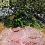 横浜家系ラーメン 三郷家 - ほうれん草。