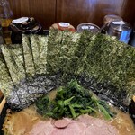 横浜家系ラーメン 三郷家 - 海苔増しは5枚100円。