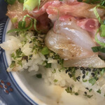 福六寿 - 酢飯にもさらに細かく刻んだ大葉が散りばめられています。プラス黒胡麻も