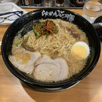 らあめん花月嵐 - 嵐げんこつラーメン大盛り（940円）
