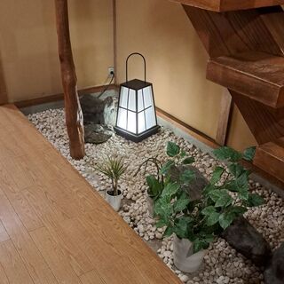 玄関からお座敷までの中庭