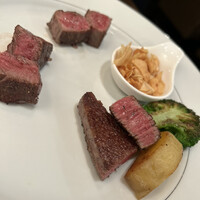 三と十 - ステーキ サローイン、フィレ、赤身