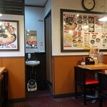 横浜家系ラーメン春樹 - 店内の様子。