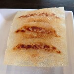 野方餃子 - 見事な羽根の焼餃子