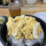 十八番 - スクランブル玉子のせ　醤油マヨVer
