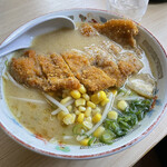 自由軒 - みそカツラーメン 950円