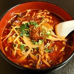 八屋 - ●旨辛ラーメン（中辛）847円

を追加注文した。

■辛さは旨辛、中辛、激辛から選択出来る