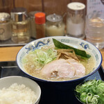中華蕎麦 春馬 - 朝ラー（醤油）730円に九条ねぎTP100円