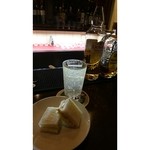 ホワイトラベル - 二軒目は止まり木へ。私のブログを見て会いに来た人がいて驚いた。