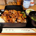 おが和 - やきとり重 ご飯大盛＋肉増し