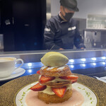 トシ・ヨロイヅカ 東京 - 