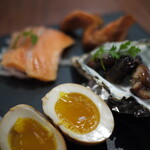 牡蠣と魚介のワイン酒場 FISHMANS SAPPORO - 自家製の燻製盛り合わせ