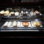 五十鈴川カフェ - ケーキのショーケース　2023.2