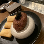 Yakiniku Ushigoro - 厳選和牛のタルタルユッケ イタリアの揚げパン『ニョッコ・フリット』と