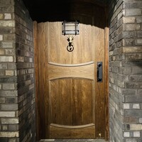 西麻布 焼肉 X - 入口扉 要ノック