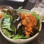 金魚坂 - マリネされて程良い酸味のあるにんじんがドレッシングのような役割を果たしてているサラダ。