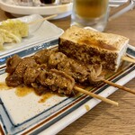 餃子のネオ大衆酒場 ニューカムラ - 朝挽きモツ串、ねじりバラ串、焼き豆腐串