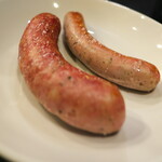 400℃ PIZZA - 自家製サルシッチャ。子羊とイノシシ。これも香りと味わいが濃厚。