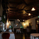 ヴィラ・デル・ソル - (2013/6)窓側の海の見える席より奥を撮影した♪