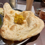 インド料理 スーリヤ - ほうれん草カレーセット ナン、パコラ