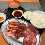 Yakiniku Horumon Hinataya - 