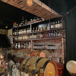 Bar 日果 - ボトルが壮観ですね