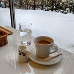 六花亭 - お替りのコーヒーはミルクを入れて楽しみました。