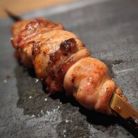 とり茶太郎 - 鴨の胸腺肉。大好きな一串。以前はお腹がいっぱいになってからが出番だったような・・・私はこのタイミングが嬉しい。しっとりトゥルン。