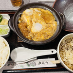 ゑび寿家 - 暫く食べたら、真ん中の卵を蓮華ですくいご飯にトッピングすると美味しいです。