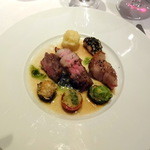 レストラン アラジン - 仔羊背肉の穂紫蘇風味ロースト、プロヴァンス風野菜の詰め物添え（シェア後）3,600円