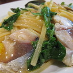 オステリア チロ - ゴマサバとフルーツトマトルーコラのリングイネ