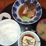 Menkoina - 鯖みそ定食、小鉢揚げ出し豆腐。