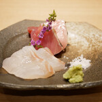 銀座 鮨 いな田 - ◆お造り
鱸（三重）、メジマグロ（長崎）
