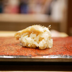 Ginza Sushi Inada - ◇穴子 塩
      口に放り込む瞬間から香りがよく立ち、塩で穴子の旨味を引き立てるように咀嚼から大きく味を膨らませる。