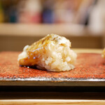 Ginza Sushi Inada - ◇穴子 タレ
      やや甘めのツメが穴子の旨味を引き出し、酢橘の皮が爽やかな香りを乗せる後味。