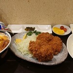 とんかつ 椛 - カツ丼(豚汁サラダ付き)￥1300 カキフライ ￥400 メンチ￥300 