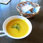 カロローゾ - かぼちゃの冷製スープとパン