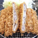 Niigata Katsu Ichi - 「花びらとんかつ定食」のメイン