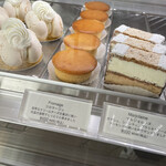 なかたに亭 - 濃厚なクリームチーズ美味しい。しっとり