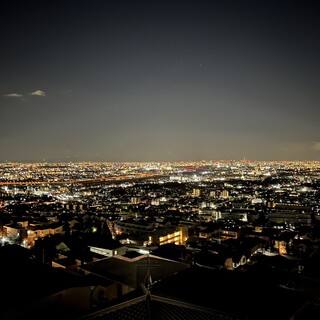 You can enjoy your meal while enjoying the night view.