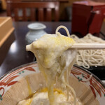 Momijigawa - とろろ１２００円。ツユが甘めのタイプでしたが、とろろ、卵黄、お蕎麦の相性は最強ですね（╹◡╹）