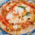 PIZZERIA La locanda del pittoria - マルゲリータ ブッファラ  　水牛のモッツァレラチーズ ... 2,640円