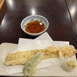 紅葉川 - 穴子一本天ぷら１２１０円。ふわふわな穴子の秘訣は是非知りたいです！　サクサク衣と穴子がマッチして、とても美味しい天ぷらです（╹◡╹）