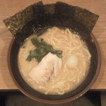 泡家系ラーメン酒場 Shinzan - 濃厚とんこつ醤油らーめん（650円）