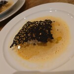 Bistro TAKU - 上に乗ってるのは炭のなんとか〜♪香ばしいです♪