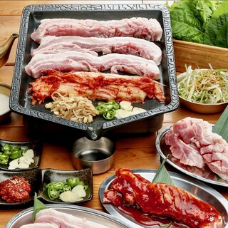 正宗韩国烤肉和韩式烤猪五花肉无限量畅食!!