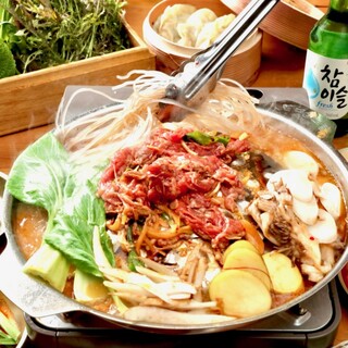 We are proud of our authentic Korean bulgogi hotpot♪ We offer 3 types of bulgogi! !