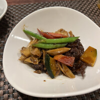 祇園 壹凛華 - ラム肉と野菜のオイスター炒め