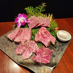 焔立つ肉寿司と牛タンタワー 肉処 双葉 三宮 - 