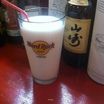 南インド料理 なんどり - ローズミルク（ラージサイズ、800円）